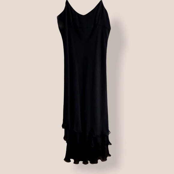 Ann Taylor Dresses & Skirts - Ann Taylor black fitted 100% silk lined dress size 6